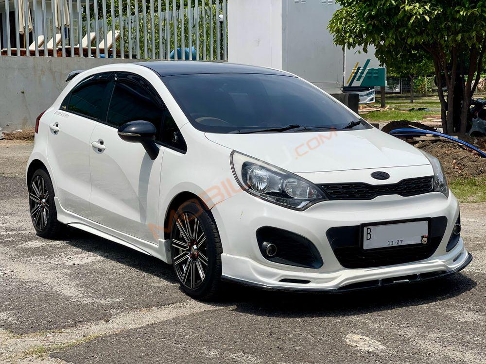 Mobil Kia Rio 2014