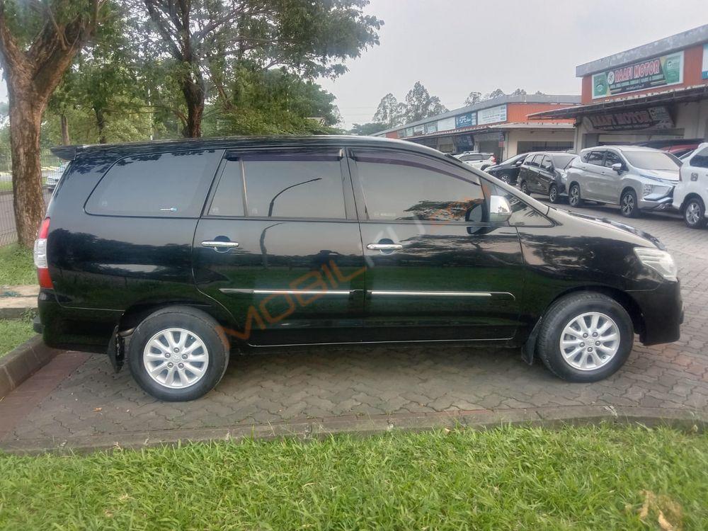 Mobil Toyota Kijang Innova 2015
