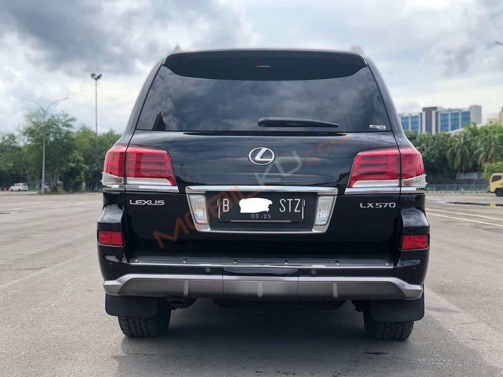 Mobil Lexus LX 2010