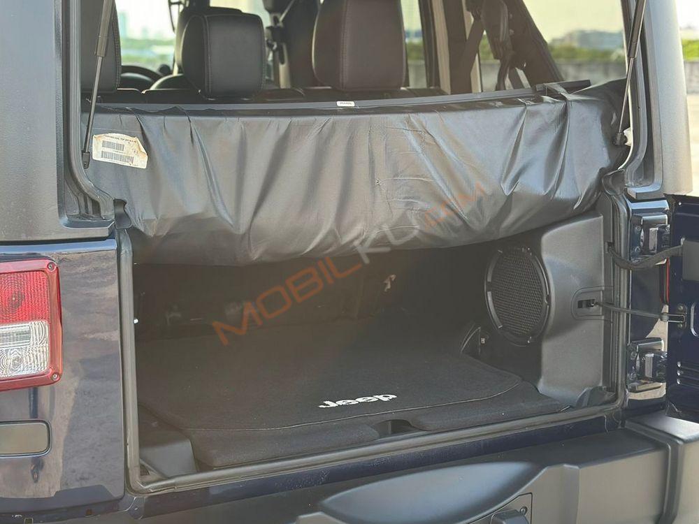 Mobil Jeep Wrangler 2013