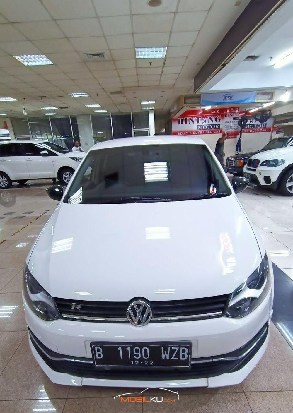 Mobil Volkswagen Polo 2017