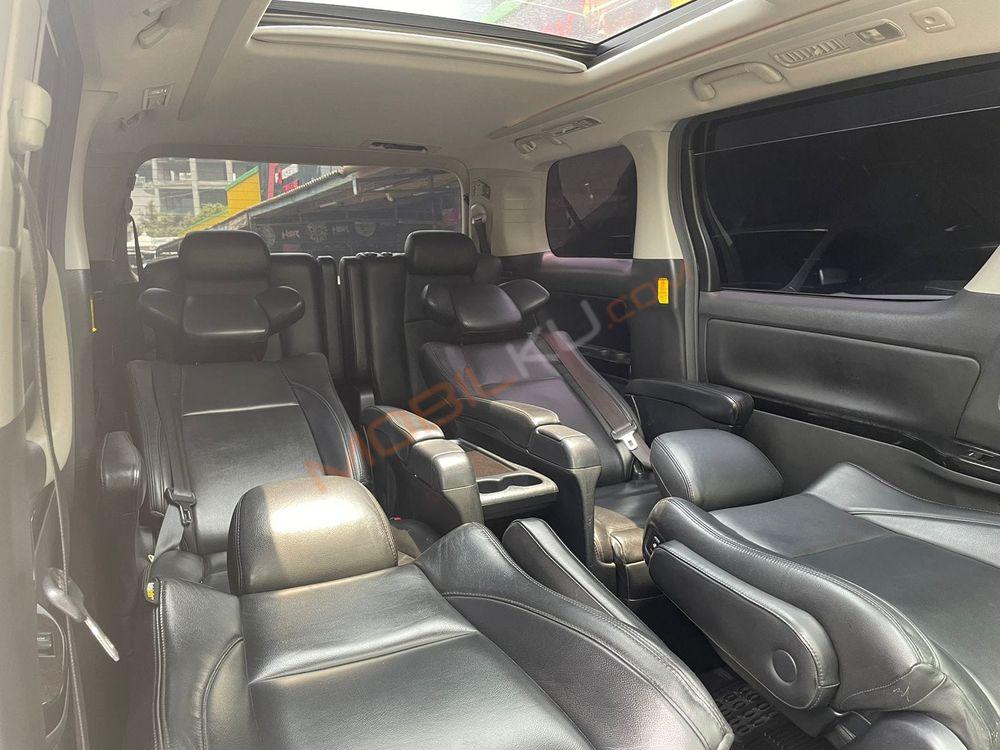 Mobil Toyota Vellfire 2014