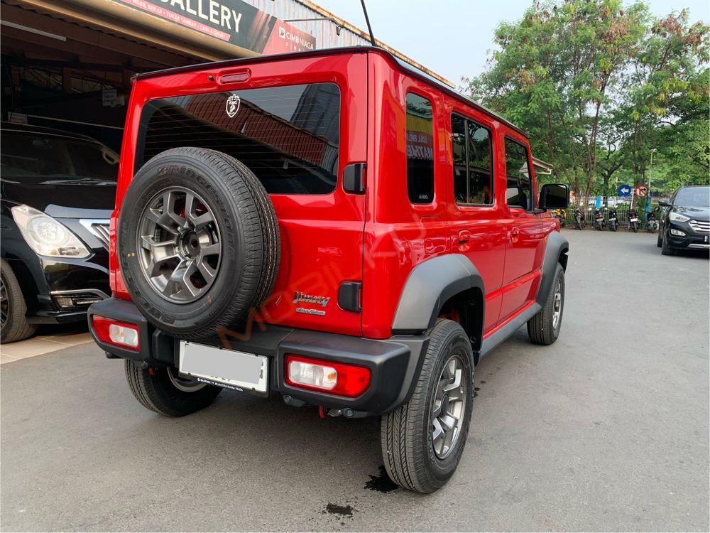 Mobil Suzuki Jimny 2023