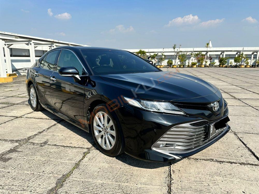 Mobil Toyota Camry 2020