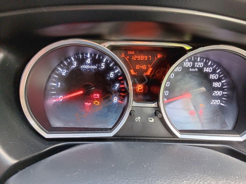 Mobil Nissan Grand Livina 2015