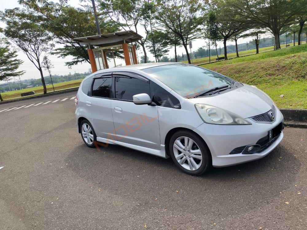 Mobil Honda Jazz 2009