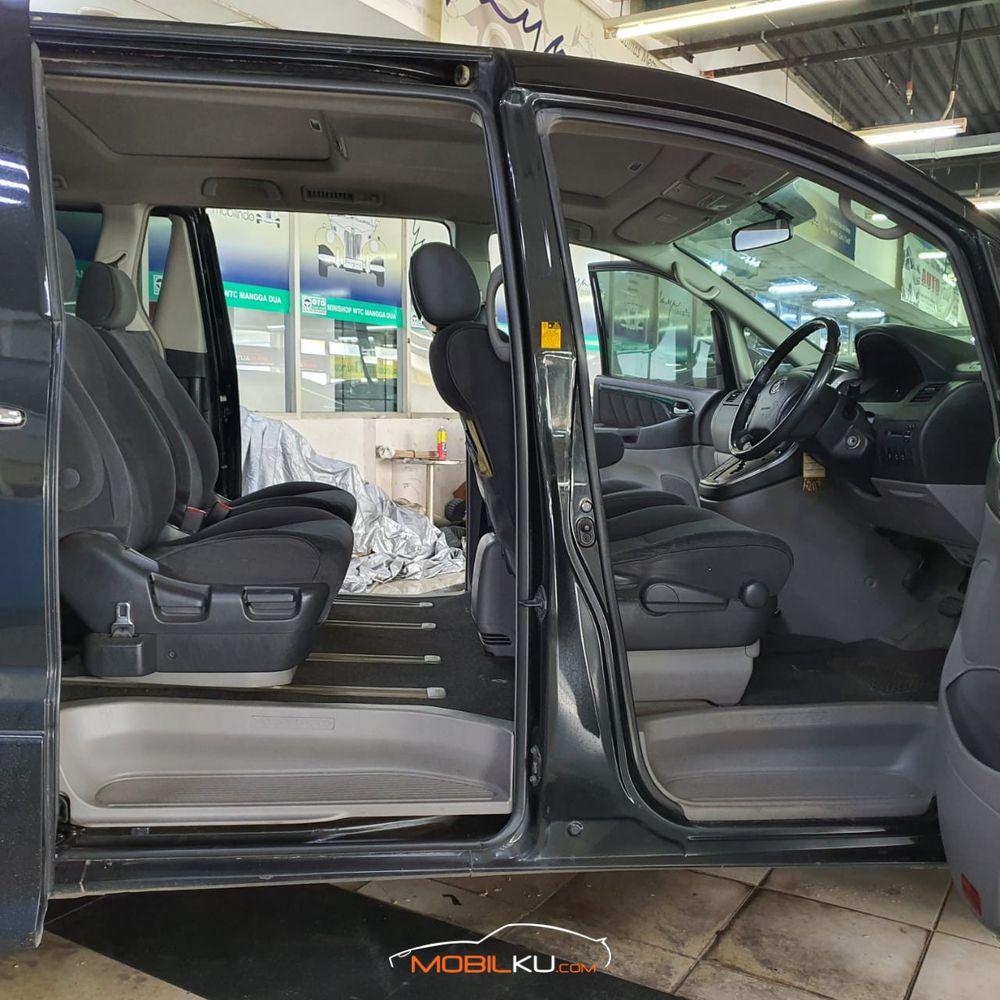 Mobil Toyota Alphard 2012