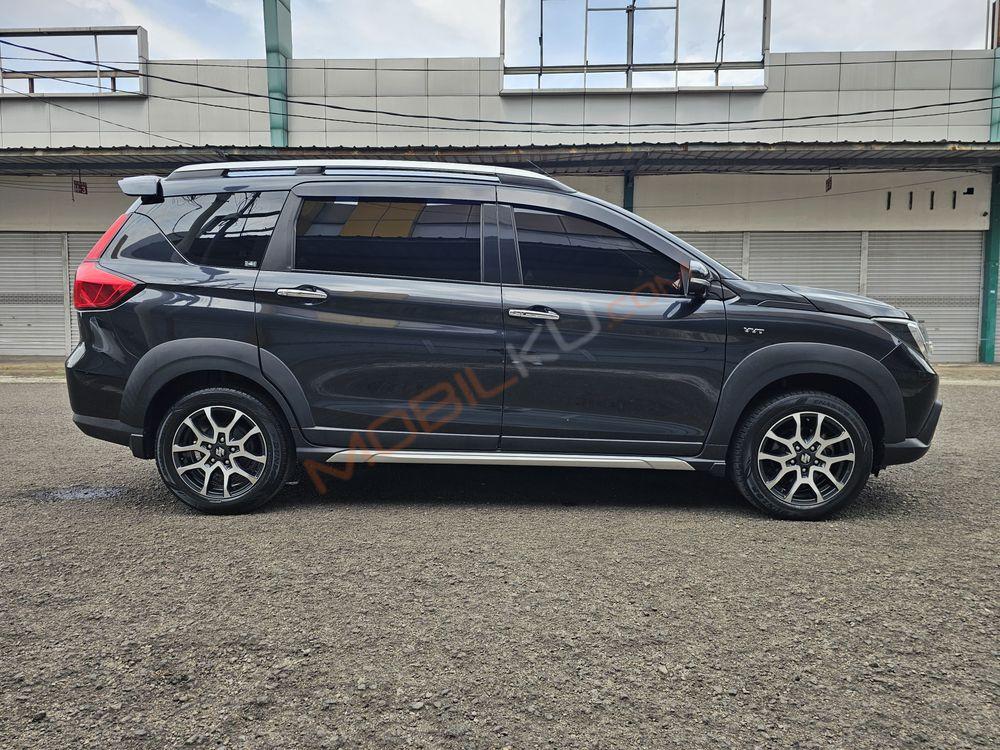 Mobil Suzuki XL7 2022