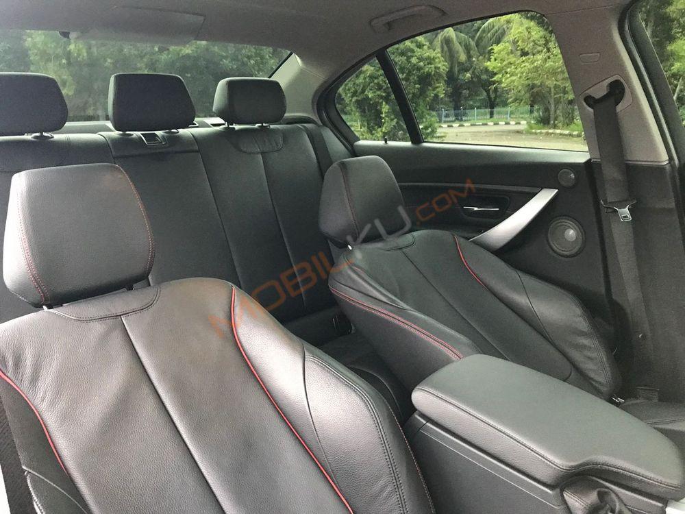 Mobil BMW 3 Series 2014