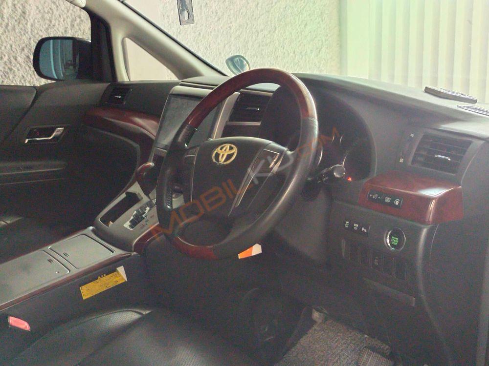 Mobil Toyota Alphard 2008