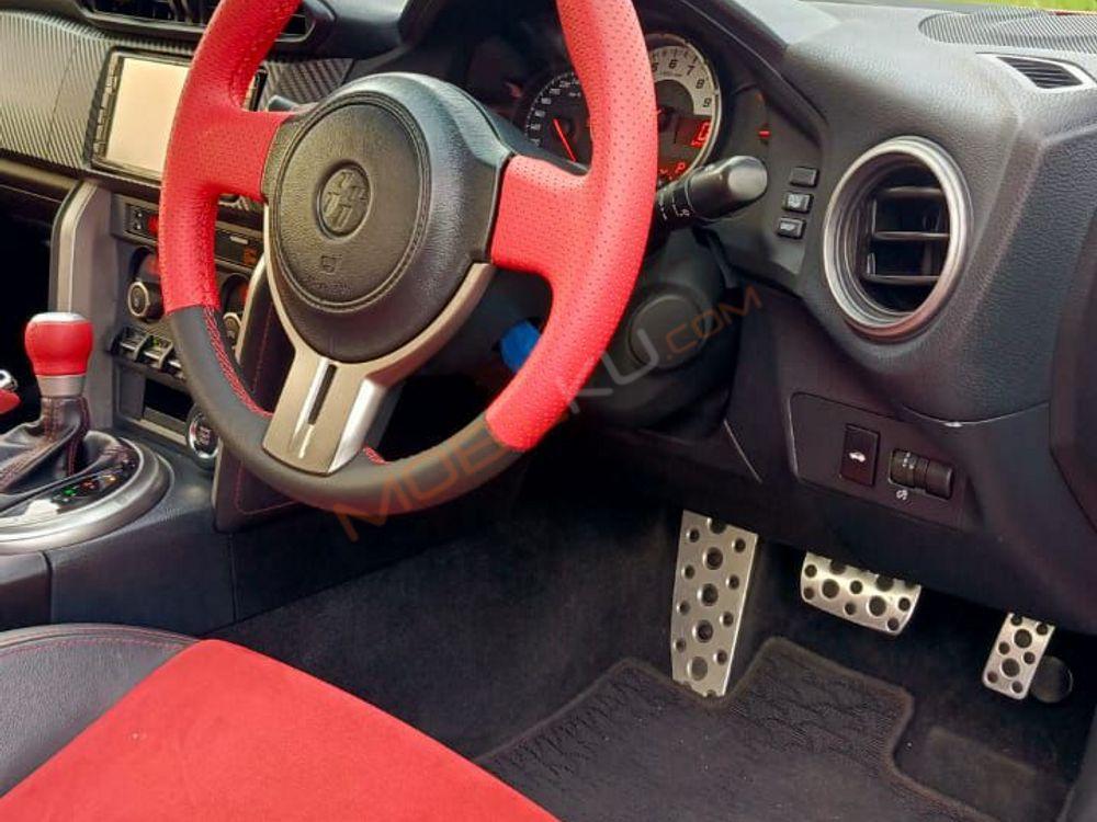 Mobil Toyota 86 2014