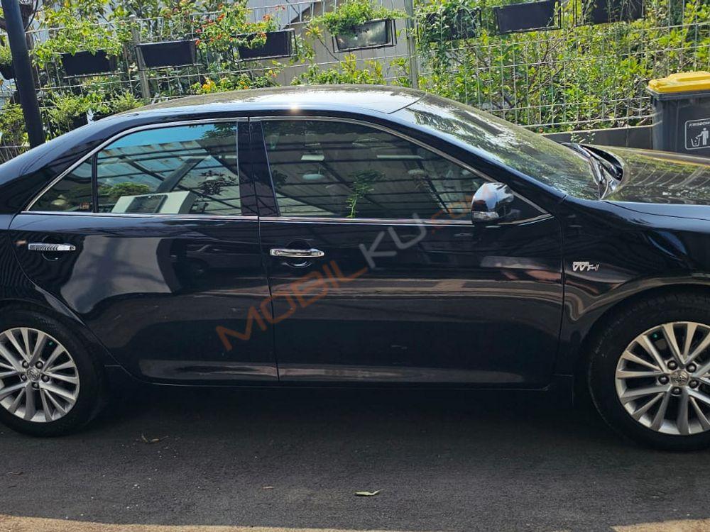 Mobil Toyota Camry 2016