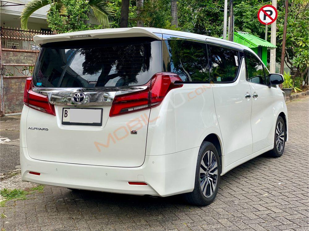 Mobil Toyota Alphard 2020