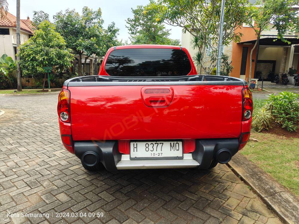 Mobil Mitsubishi Triton 2012