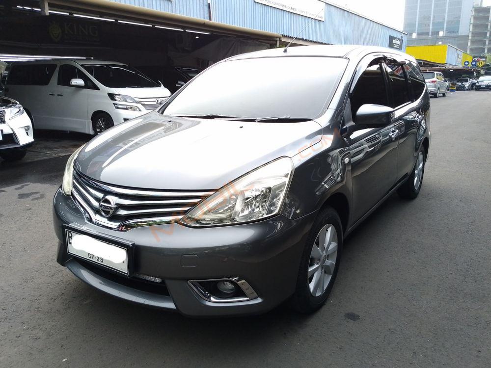 Mobil Nissan Livina 2015