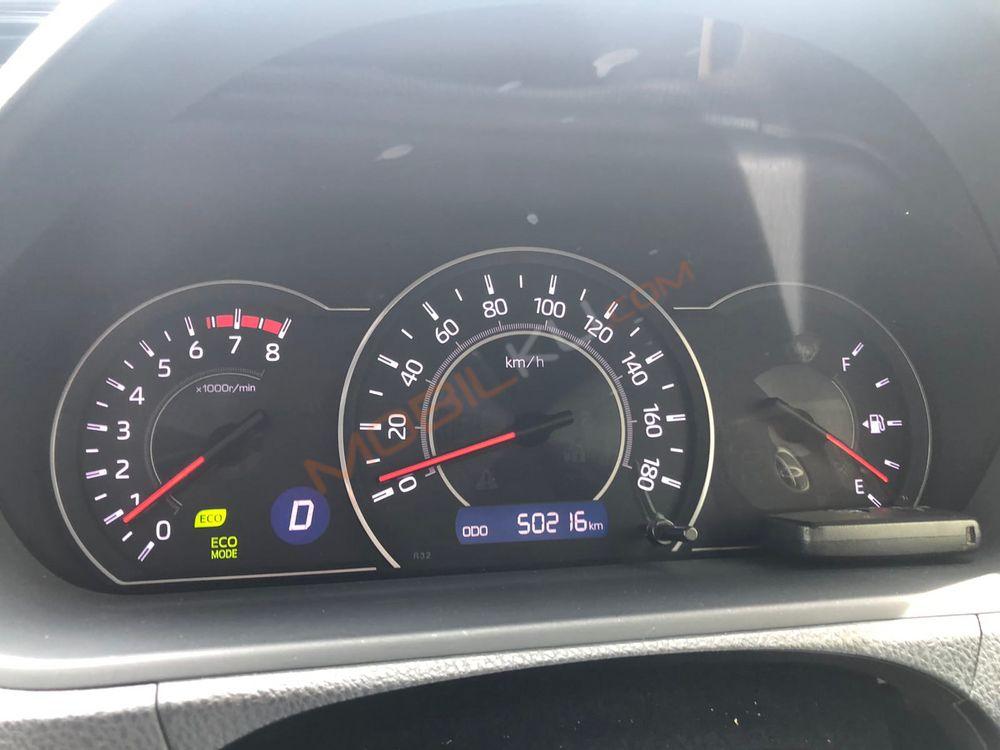 Mobil Toyota Voxy 2018