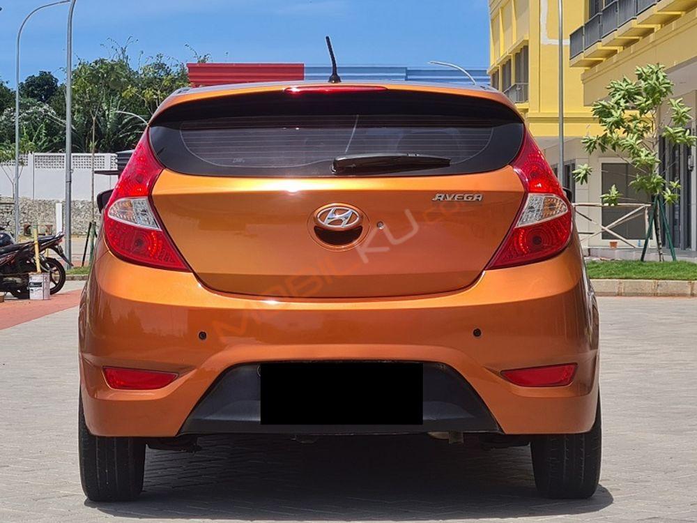 Mobil Hyundai Avega 2015
