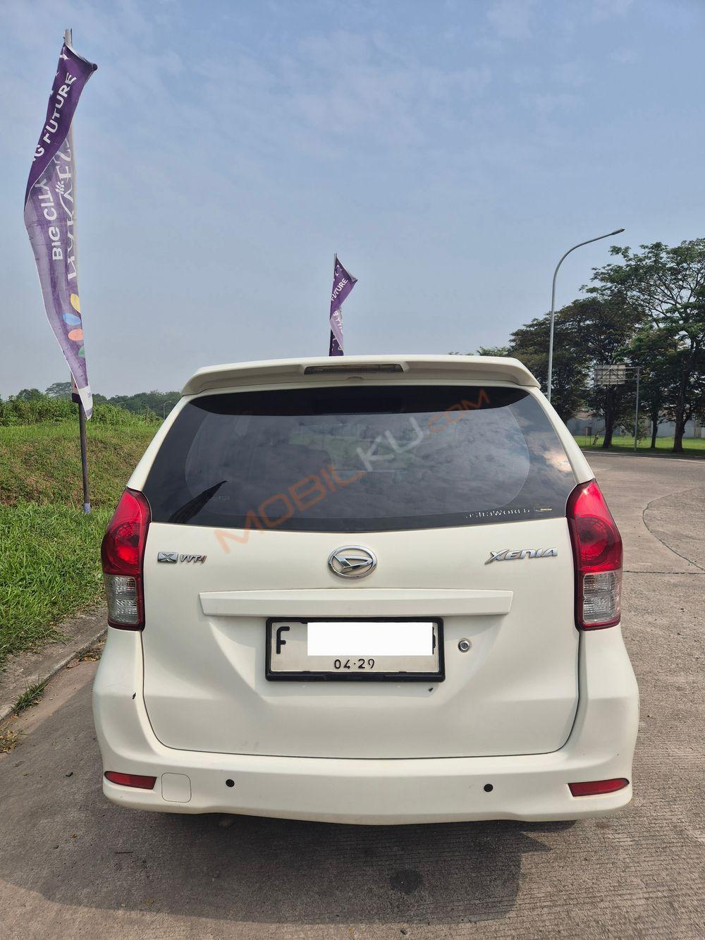 Mobil Daihatsu Xenia 2013
