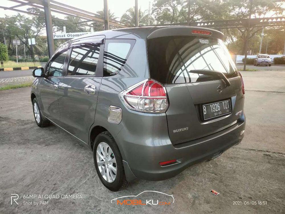 Mobil Suzuki Ertiga 2012