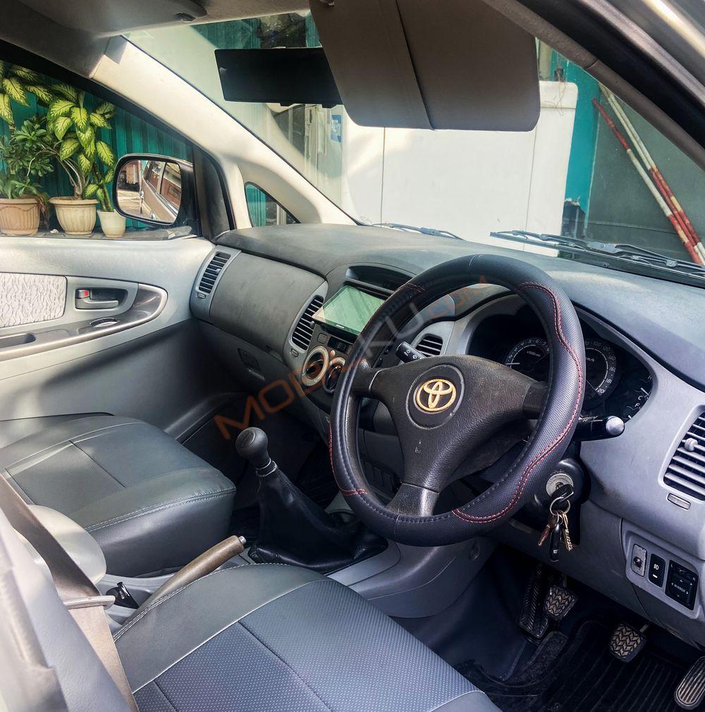 Mobil Toyota Kijang Innova 2008