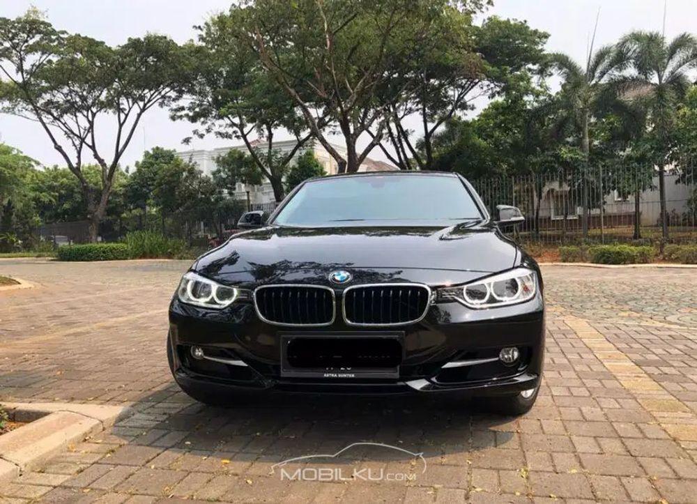 Mobil BMW 3 Series 2015
