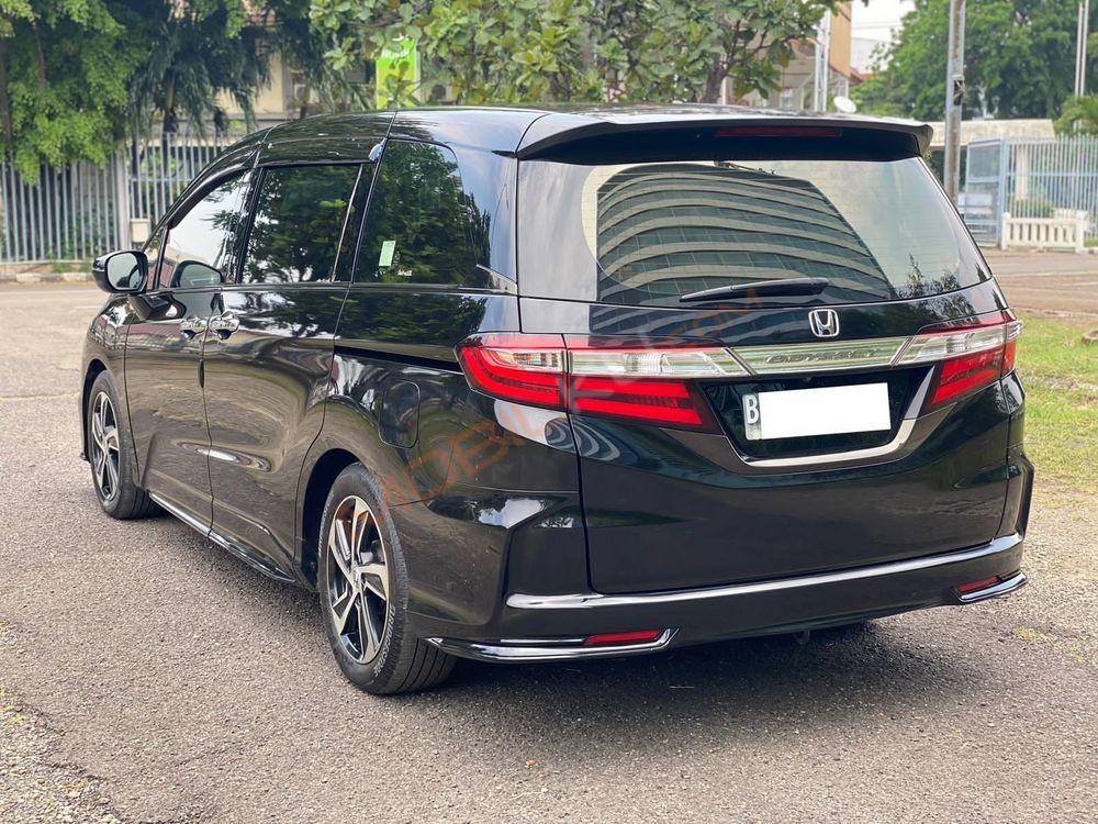 Mobil Honda Odyssey 2015