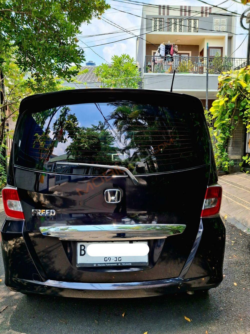Mobil Honda Freed 2015