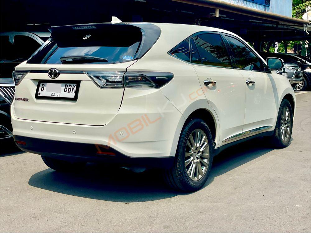 Mobil Toyota Harrier 2014