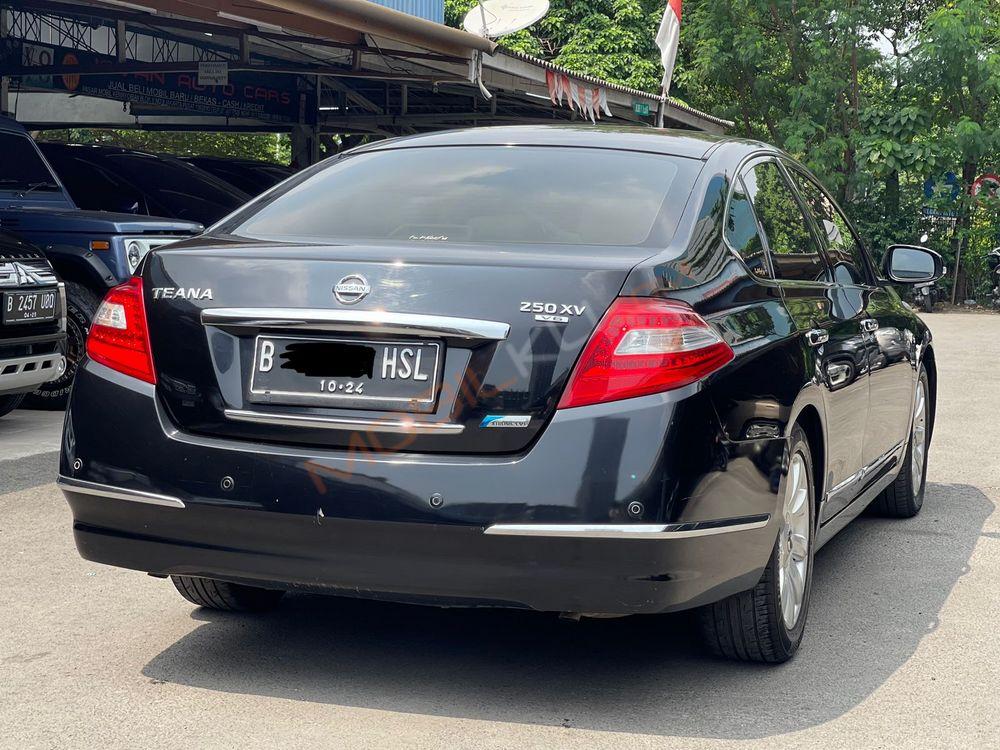 Mobil Nissan Teana 2010