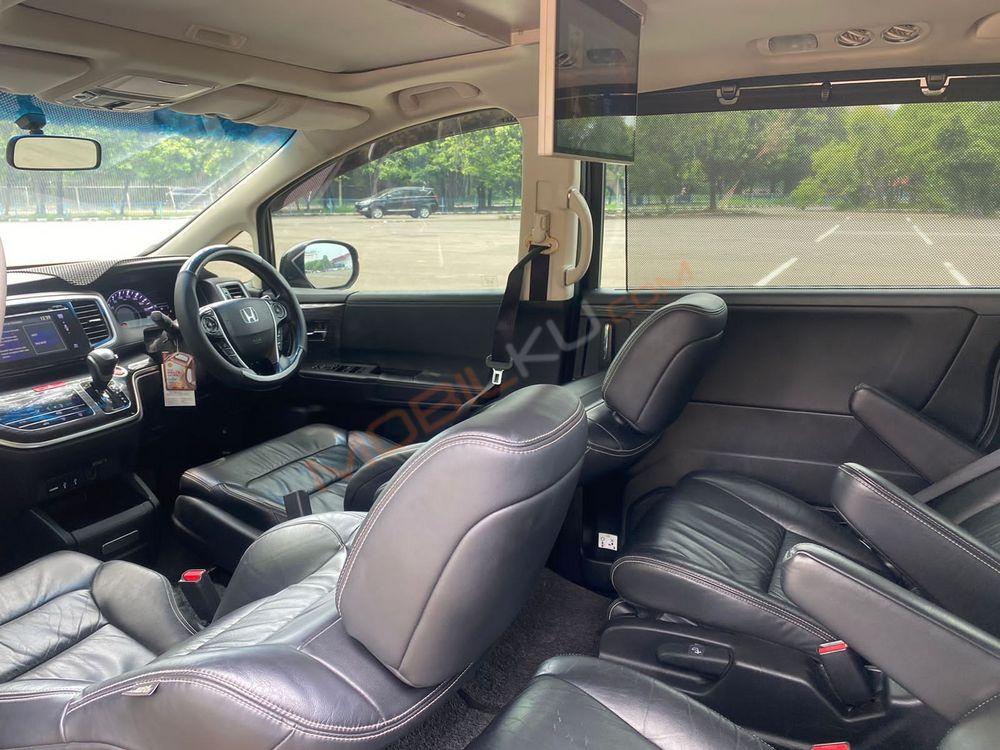 Mobil Honda Odyssey 2015