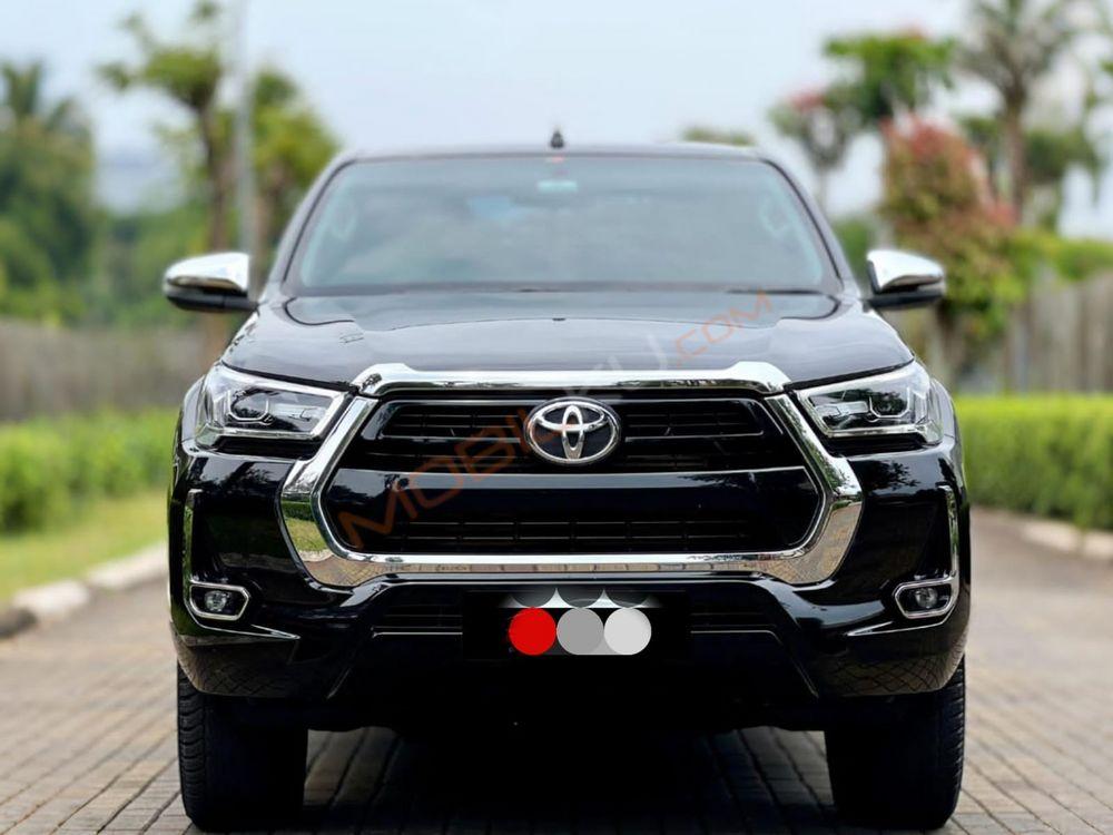 Mobil Toyota Hilux 2023