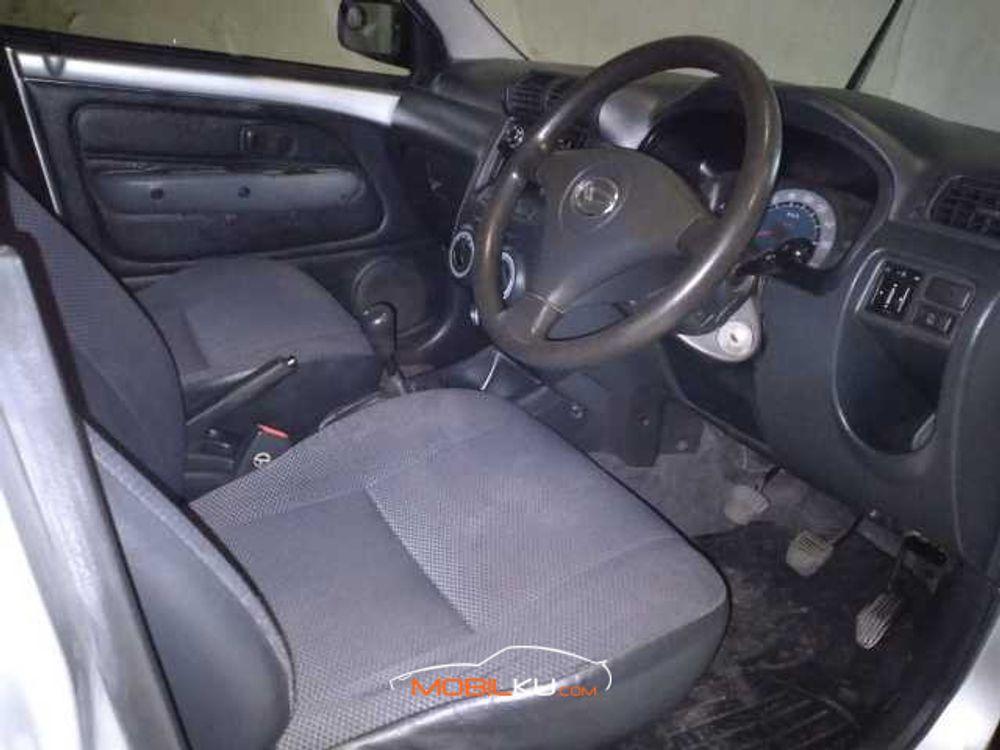 Mobil Daihatsu Xenia 2012