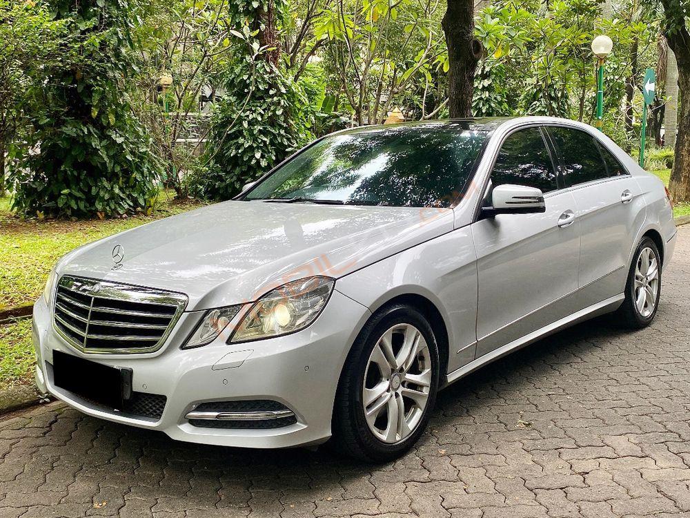 Mobil Mercedes-Benz E-Class 2011