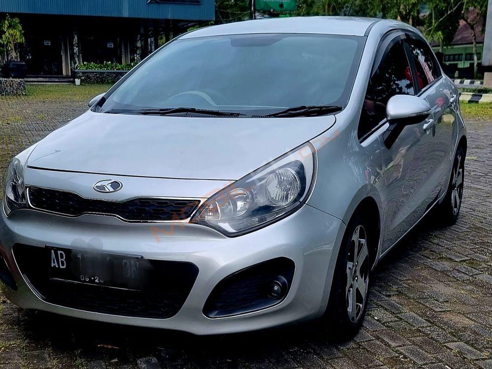Mobil Kia Rio 2014