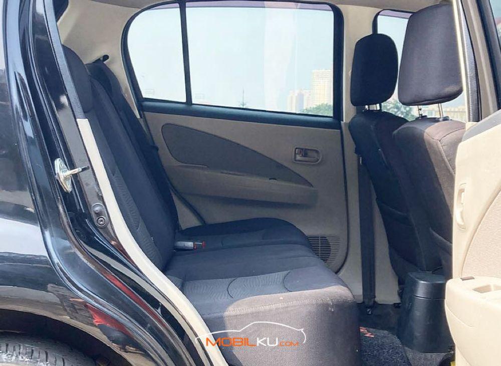Mobil Daihatsu Sirion 2013