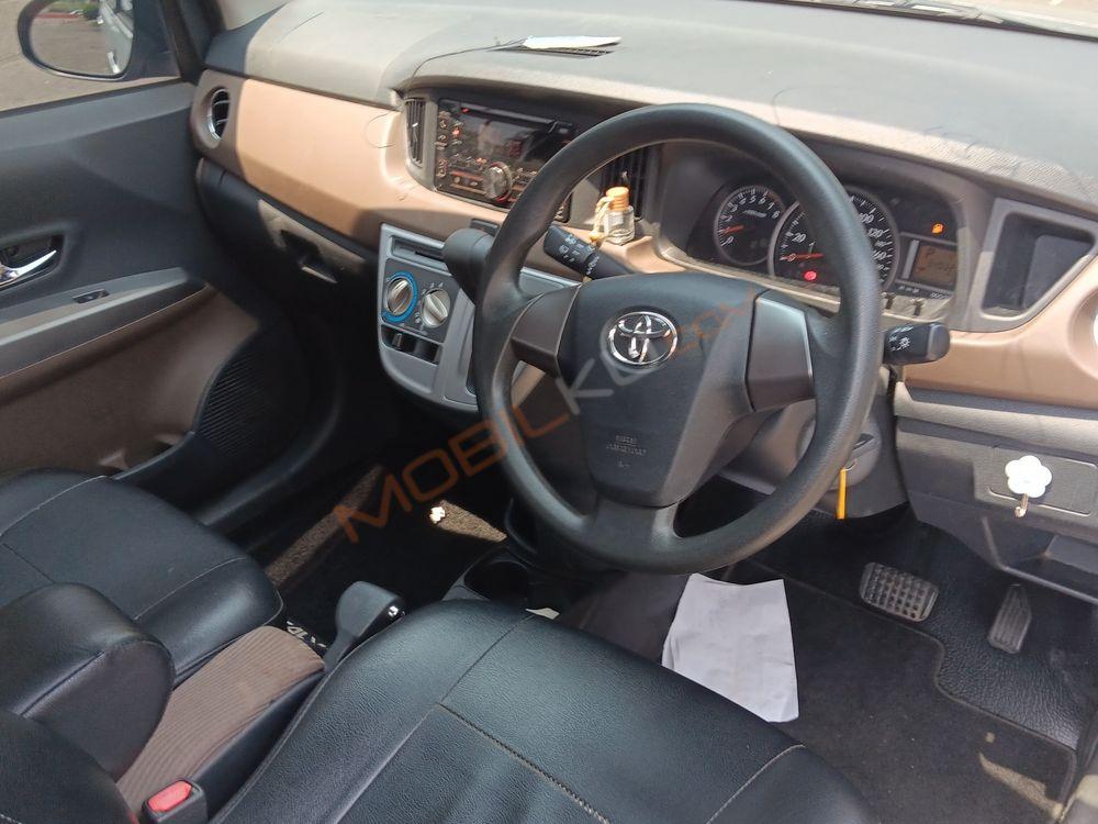 Mobil Toyota Calya 2016