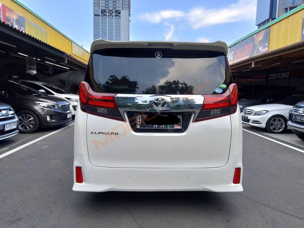 Mobil Toyota Alphard 2016