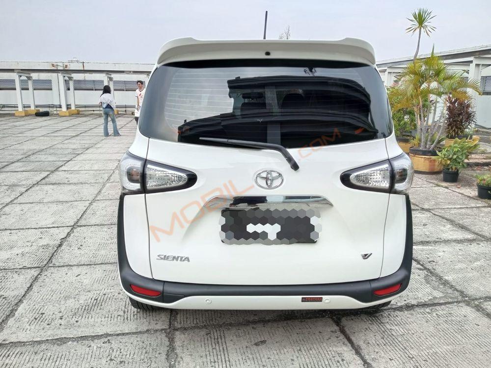 Mobil Toyota Sienta 2022