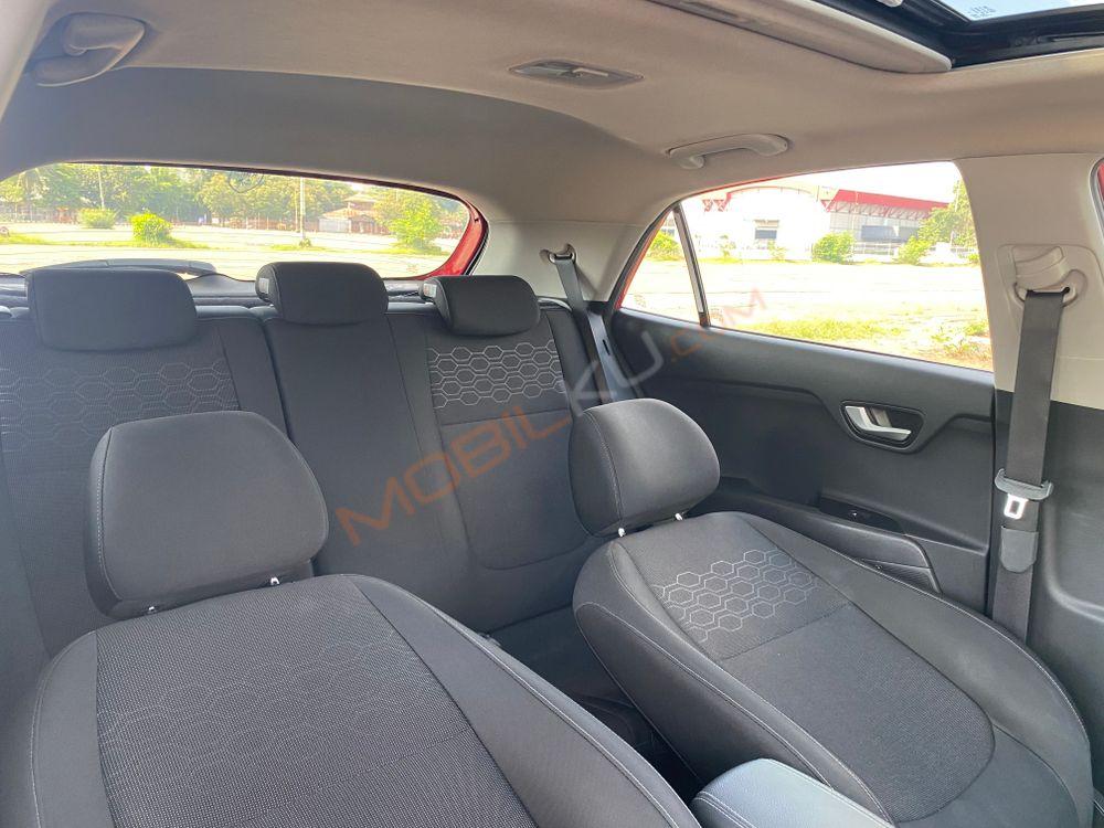 Mobil Kia Rio 2017