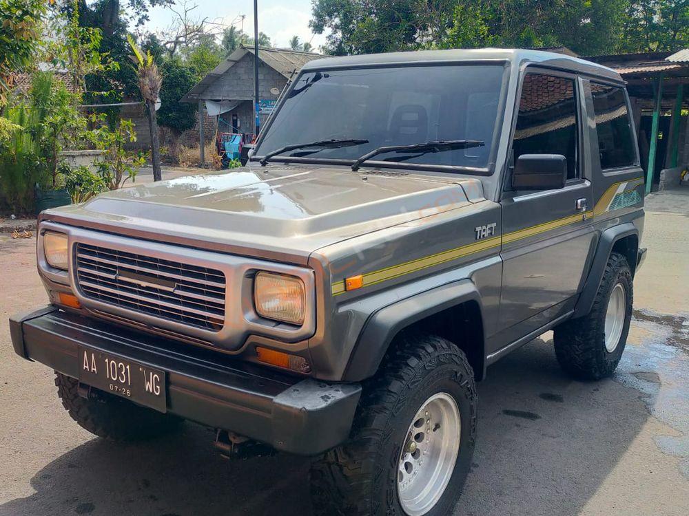 Mobil Daihatsu Taft 1997