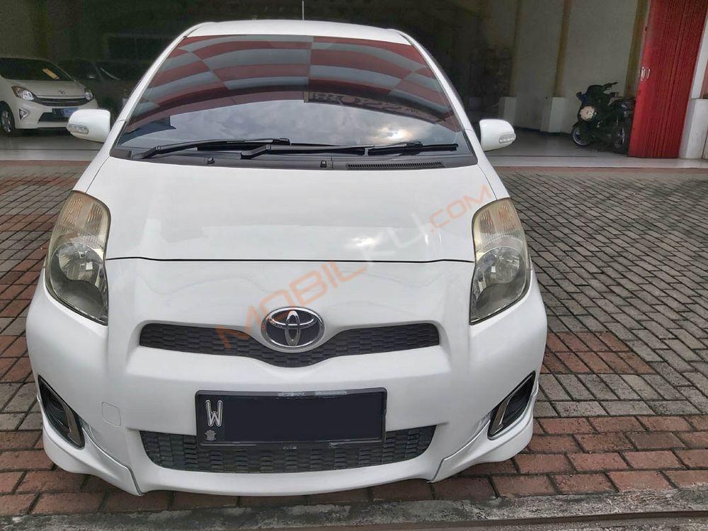 Mobil Toyota Yaris 2012
