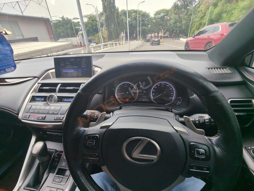 Mobil Lexus NX 2016