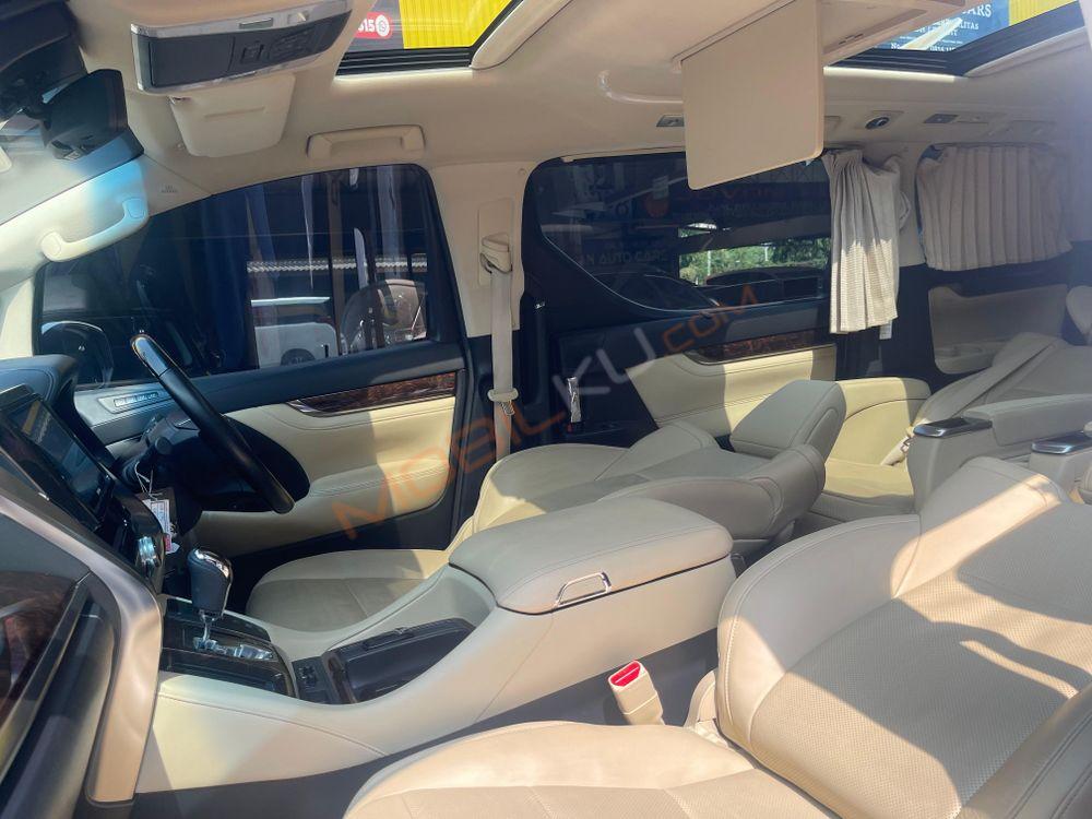 Mobil Toyota Alphard 2020