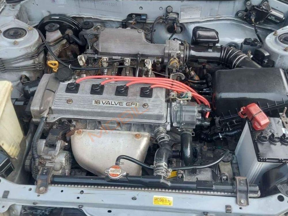 Mobil Toyota Corolla 2001