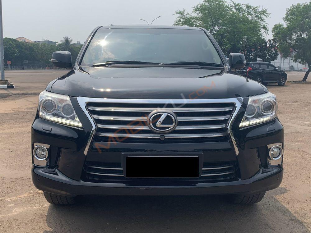 Mobil Lexus LX 2012