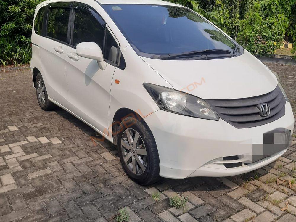 Mobil Honda Freed 2011