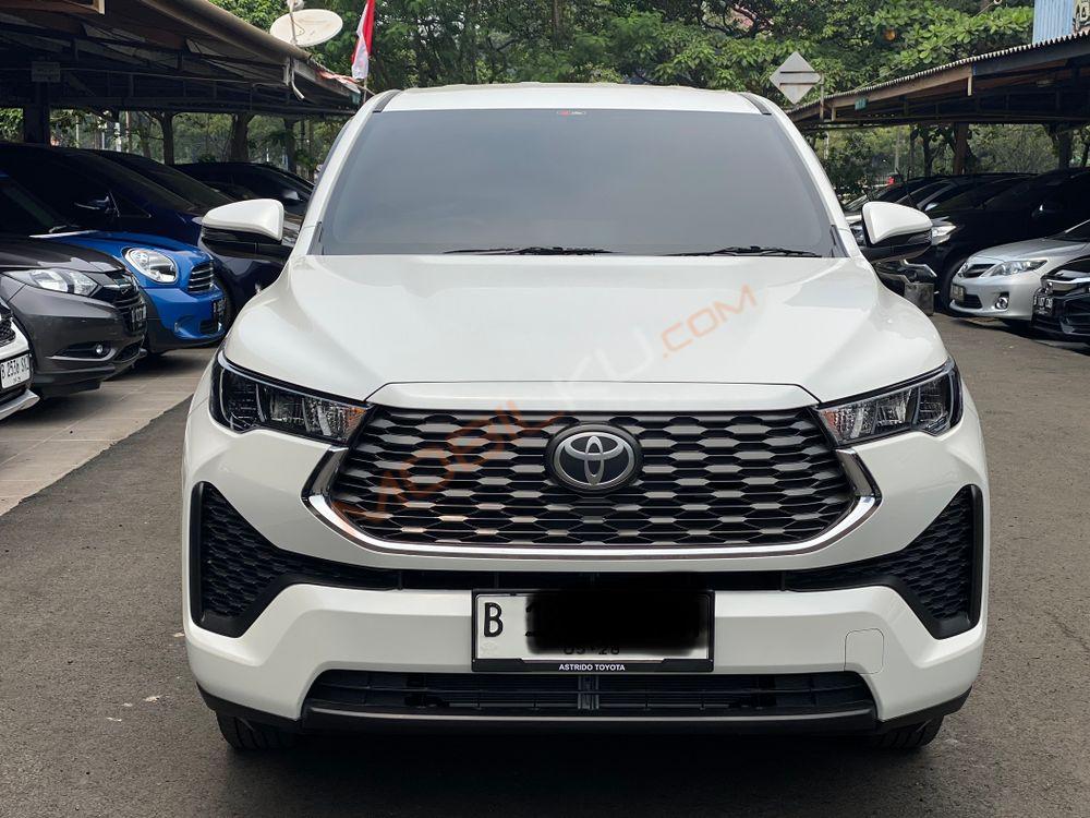 Mobil Toyota Kijang Innova 2023