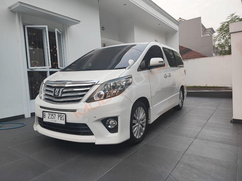 Mobil Toyota Alphard 2013