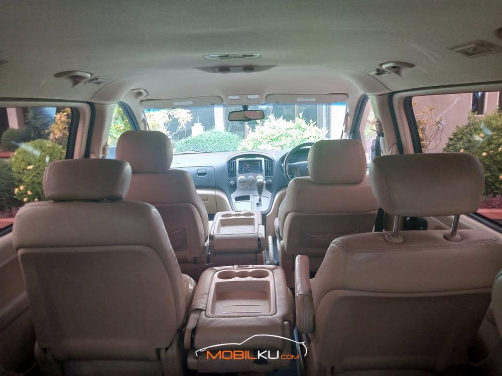 Mobil Hyundai H-1 2012