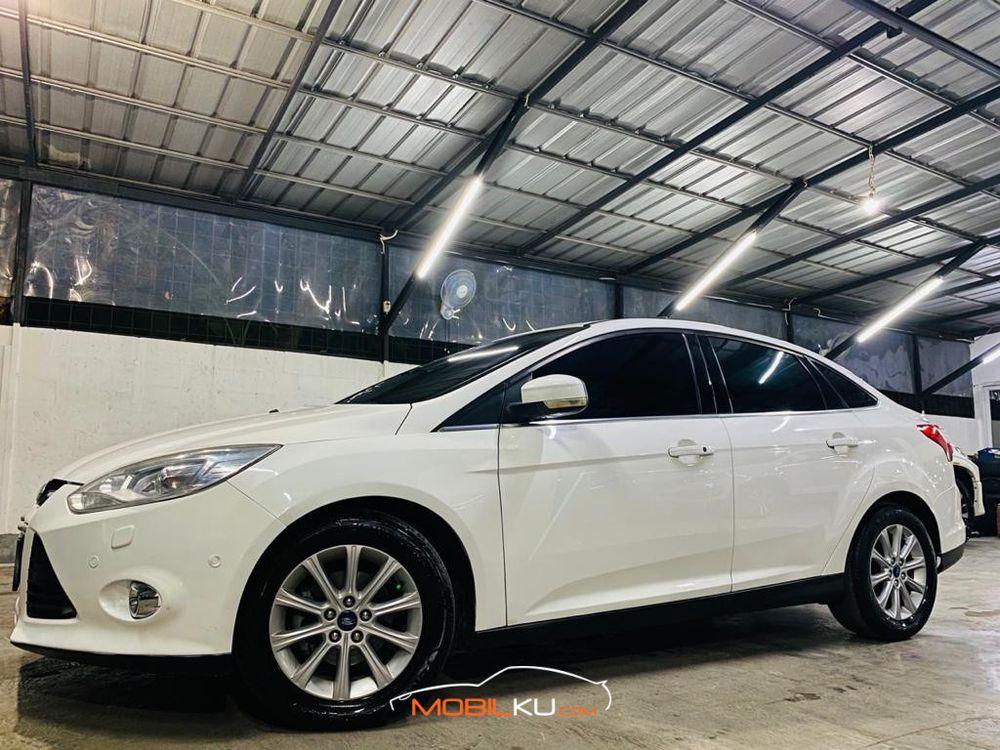 Mobil Ford Focus 2013